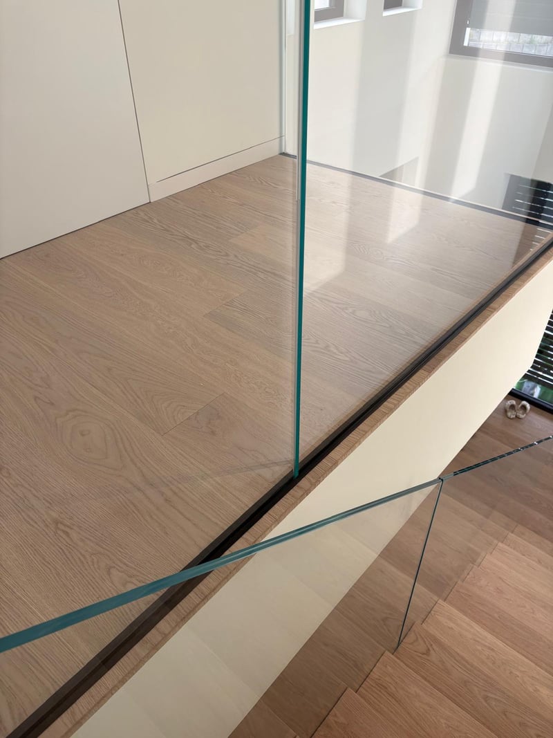 Kragarmtreppe / schwebende Treppe – Massiveiche – Frankfurt am Main – realisiertes Projekt der AN Treppenbau GmbH