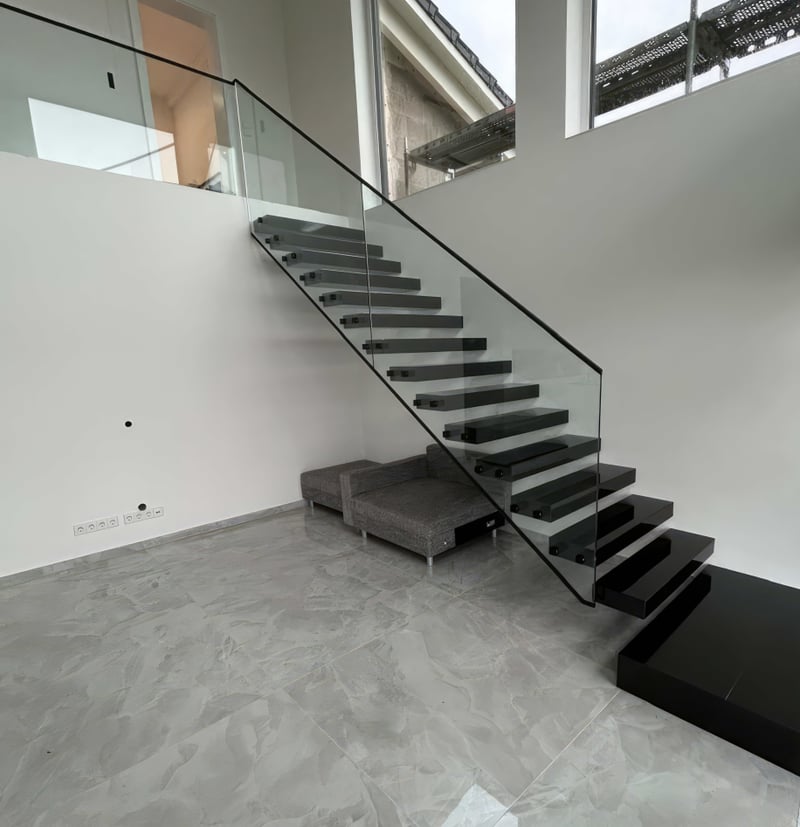 Wandanschluss Granitstufe Kragarmtreppe Kaiserslautern, umlaufende Lichtfuge