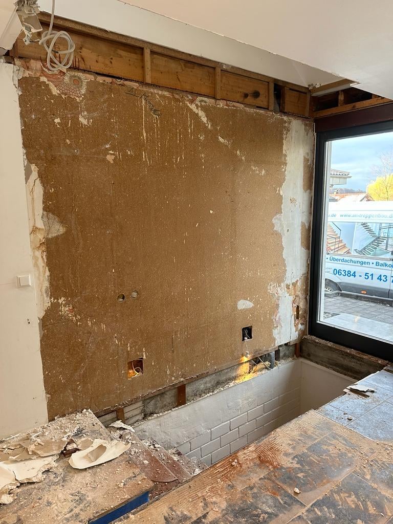 Keramikstufen Kragarmtreppe Calw, pflegeleichte Oberfläche, modernes Design