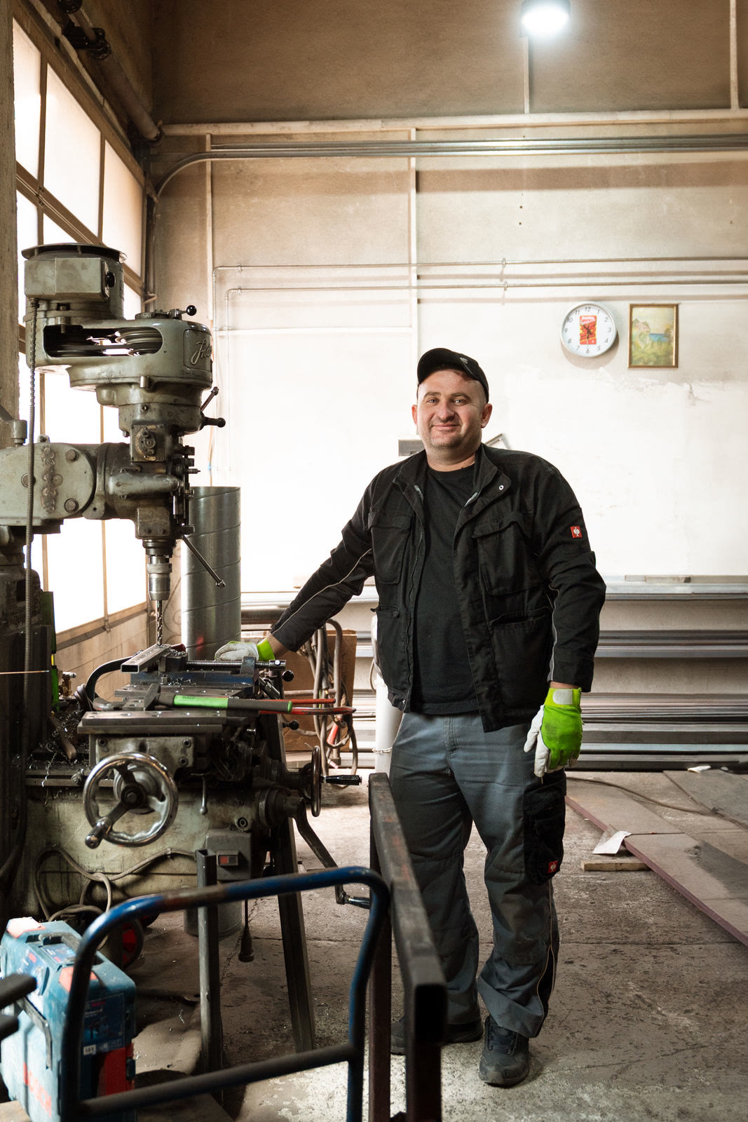 Bohr- und Metallarbeiten in der Werkstatt der AN Treppenbau GmbH